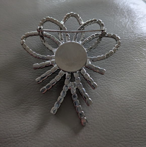 𝅺Solf Vintage Rhinestone Brooch - Picture 4 of 4